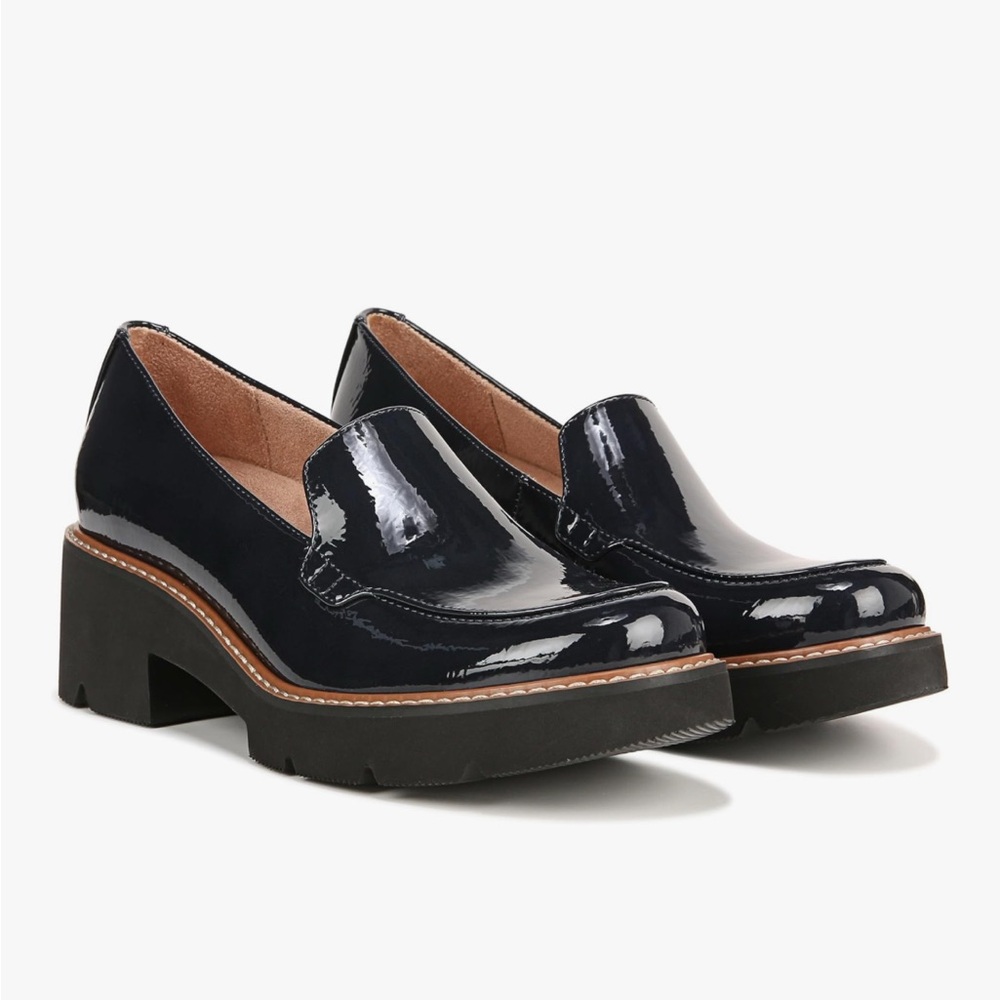 EUC Naturalizer Navy Women's Cabaret Loafer - Navy